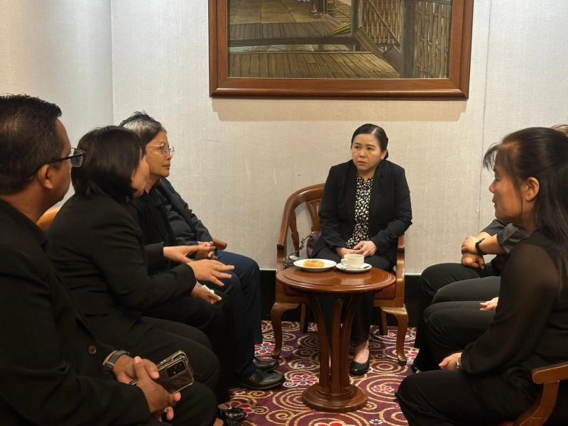 นางศิริลักษณ์ มีม�