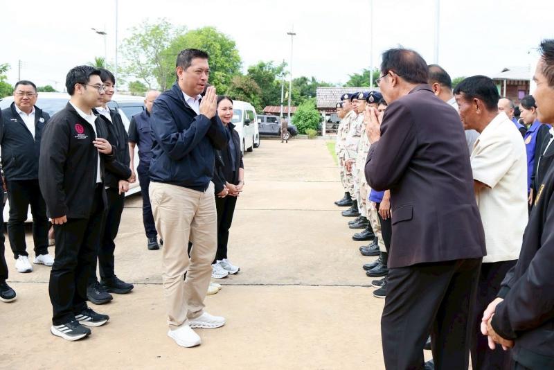 รมว.พม. ลงพื้นที่จ�
