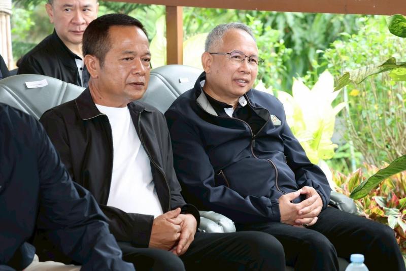 รมว.พม. ลงพื้นที่จ�