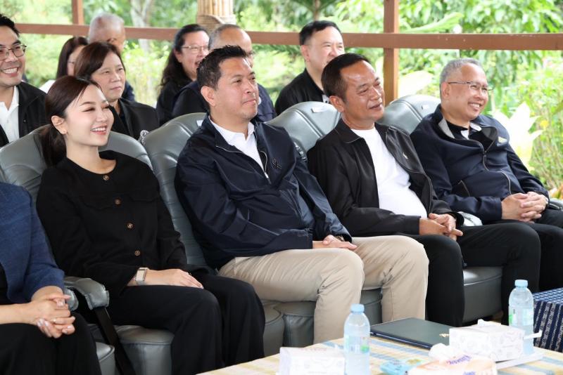 รมว.พม. ลงพื้นที่จ�