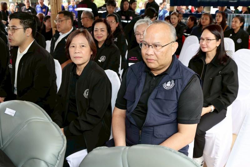 รมว.พม. ลงพื้นที่จ�