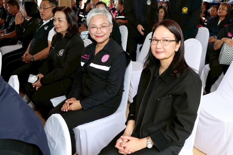 รมว.พม. ลงพื้นที่จ�