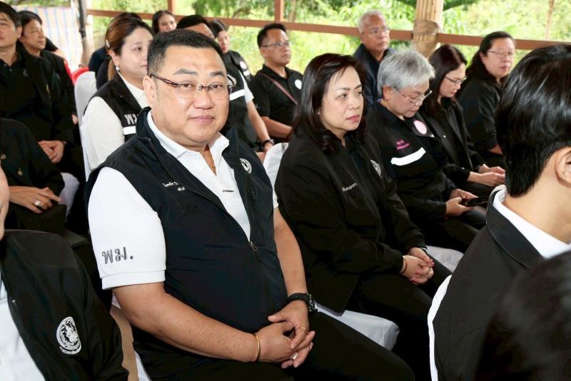 รมว.พม. ลงพื้นที่จ�
