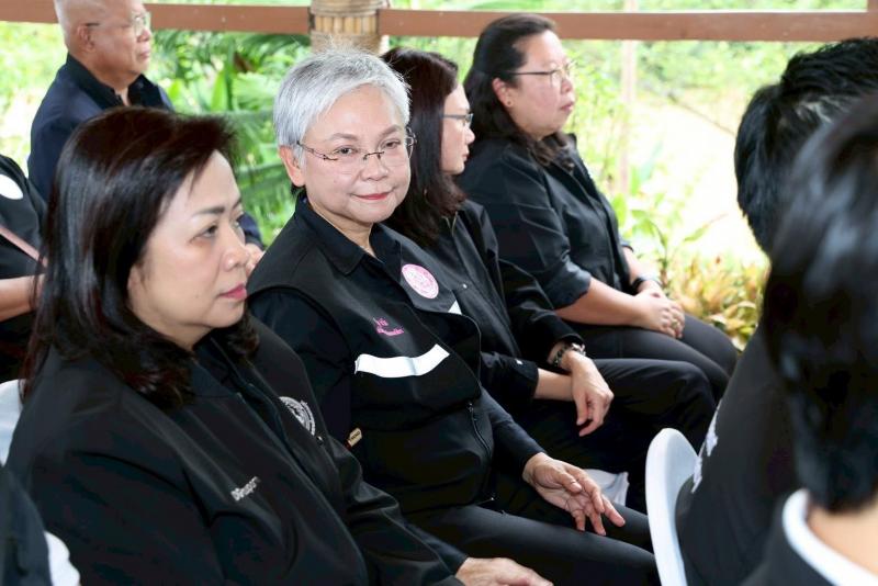 รมว.พม. ลงพื้นที่จ�
