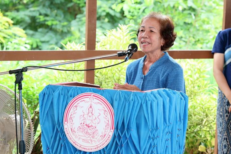 รมว.พม. ลงพื้นที่จ�
