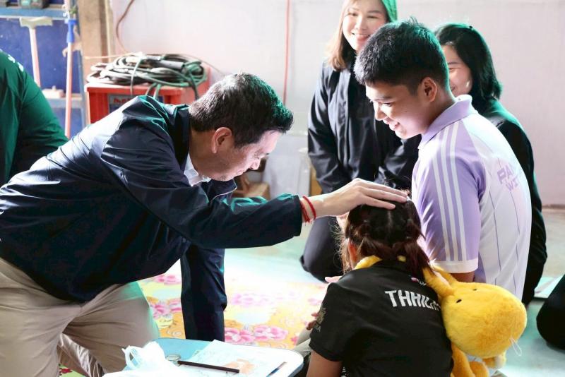รมว.พม. ลงพื้นที่จ�