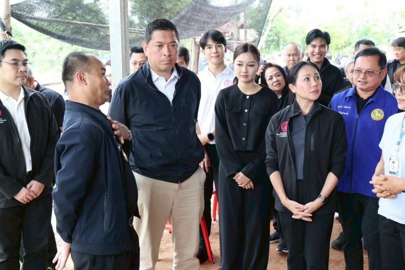 รมว.พม. ลงพื้นที่จ�