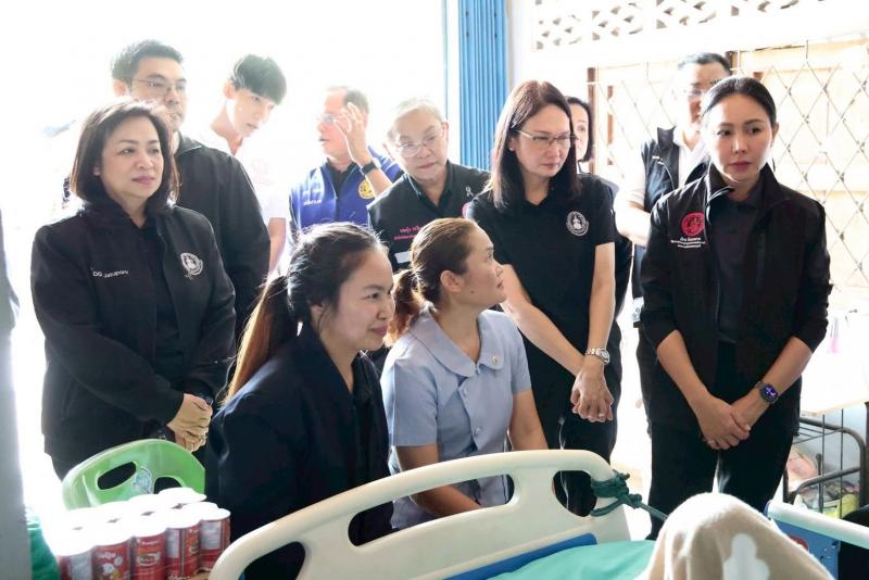 รมว.พม. ลงพื้นที่จ�