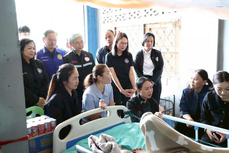 รมว.พม. ลงพื้นที่จ�