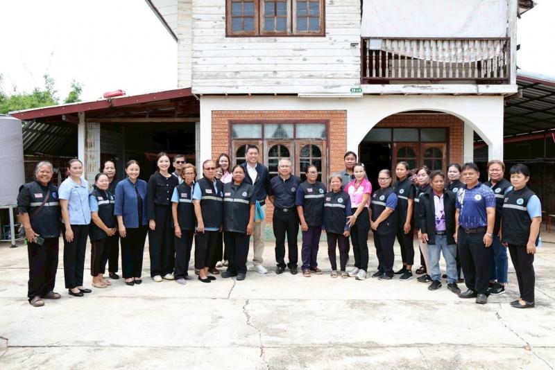 รมว.พม. ลงพื้นที่จ�