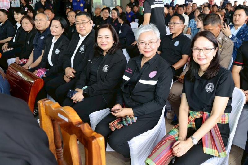 รมว.พม. เป็นประธาน�
