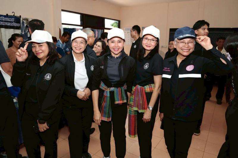 รมว.พม. เป็นประธาน�