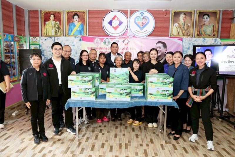 รมว.พม. ลงพื้นที่จ�