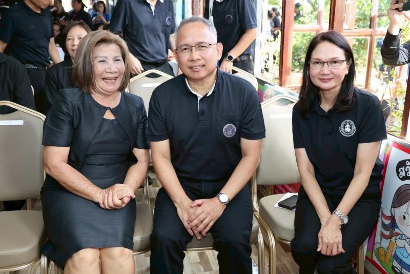รมว.พม. ลงพื้นที่จ�