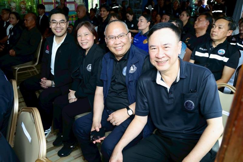 รมว.พม. ลงพื้นที่จ�