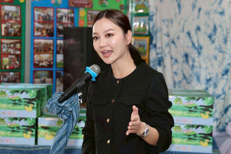รมว.พม. ลงพื้นที่จ�
