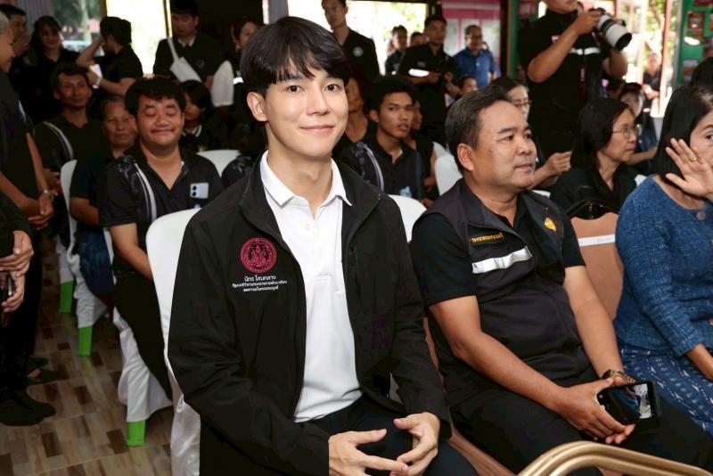รมว.พม. ลงพื้นที่จ�