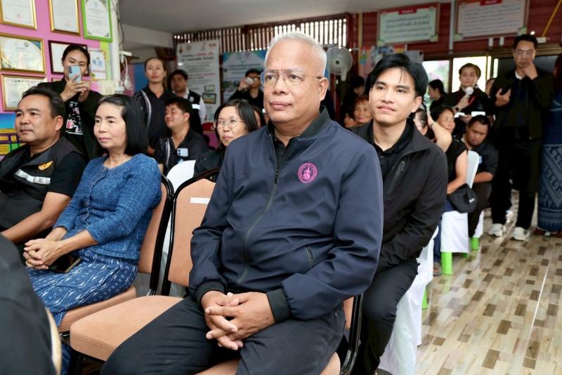 รมว.พม. ลงพื้นที่จ�