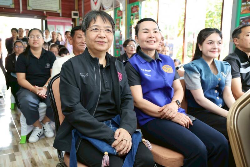 รมว.พม. ลงพื้นที่จ�