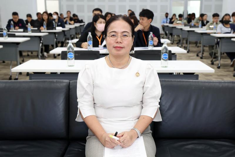 นางเตือนใจ คงสมบั�