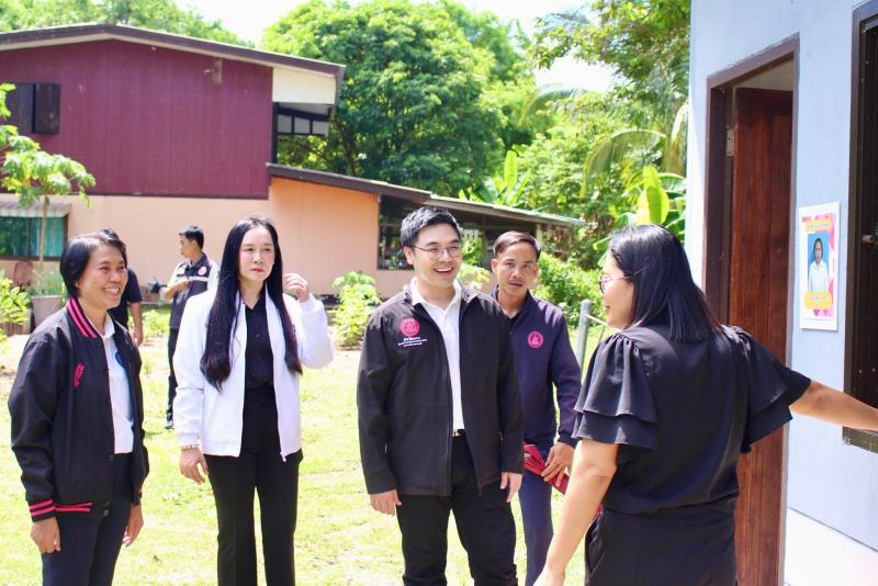 นายเอนกชัย เรืองร�