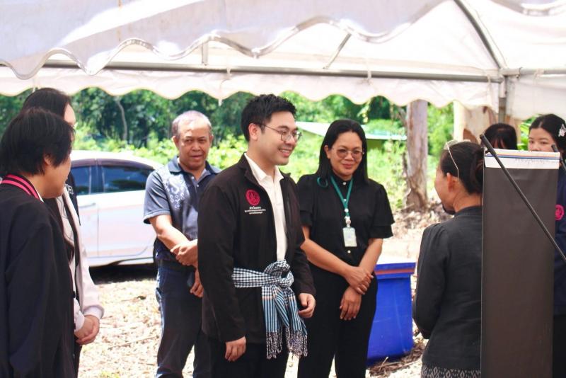 นายเอนกชัย เรืองร�