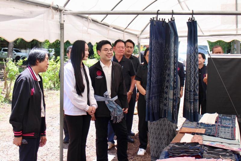 นายเอนกชัย เรืองร�