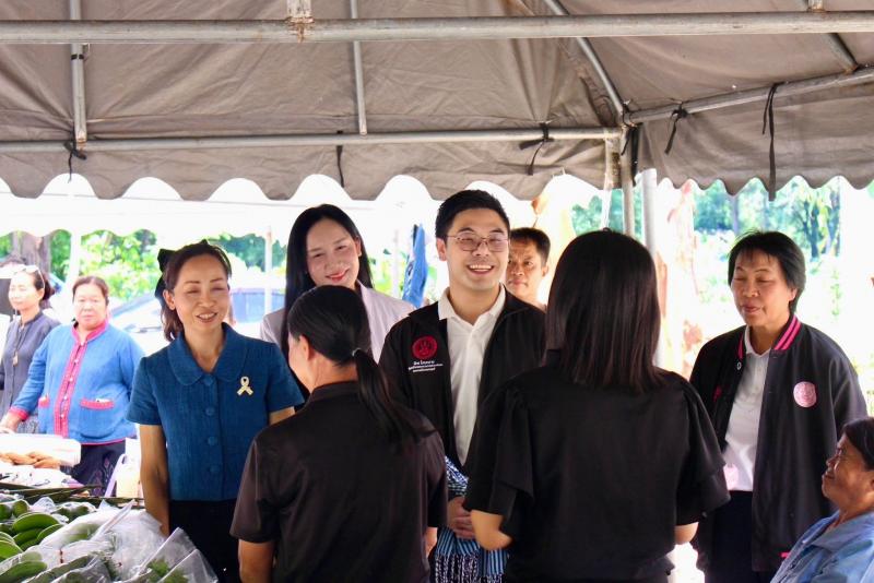 นายเอนกชัย เรืองร�
