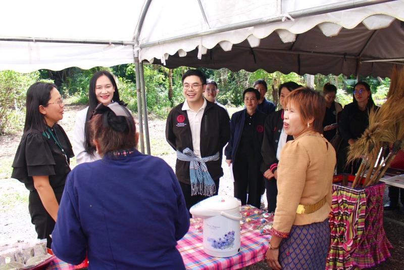 นายเอนกชัย เรืองร�