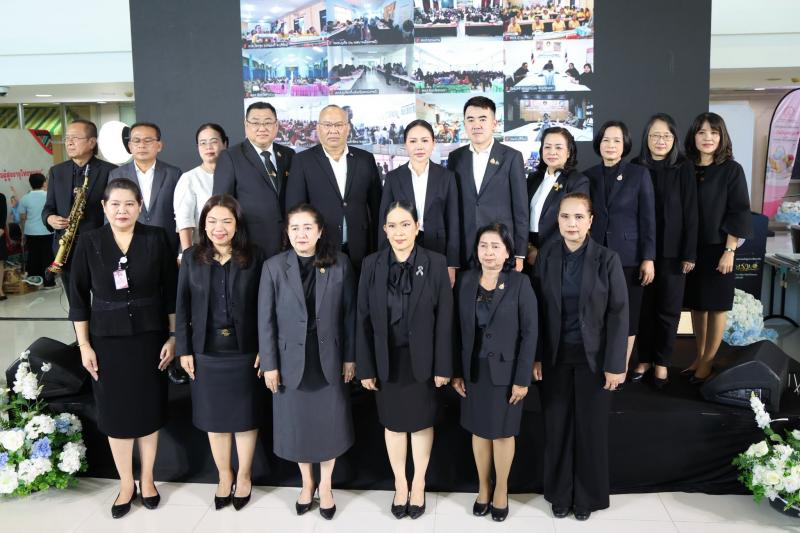 นางสาวชนก จันทาทอ�