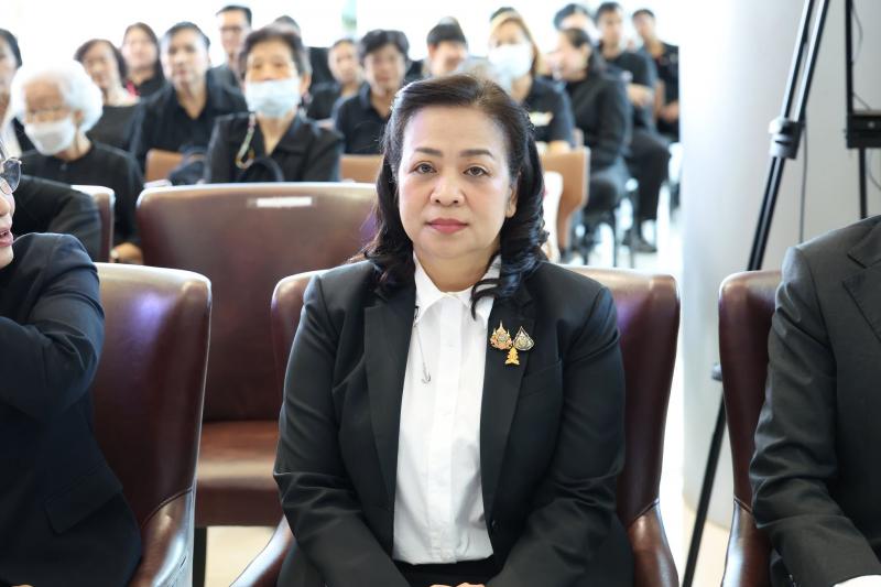 นางสาวชนก จันทาทอ�