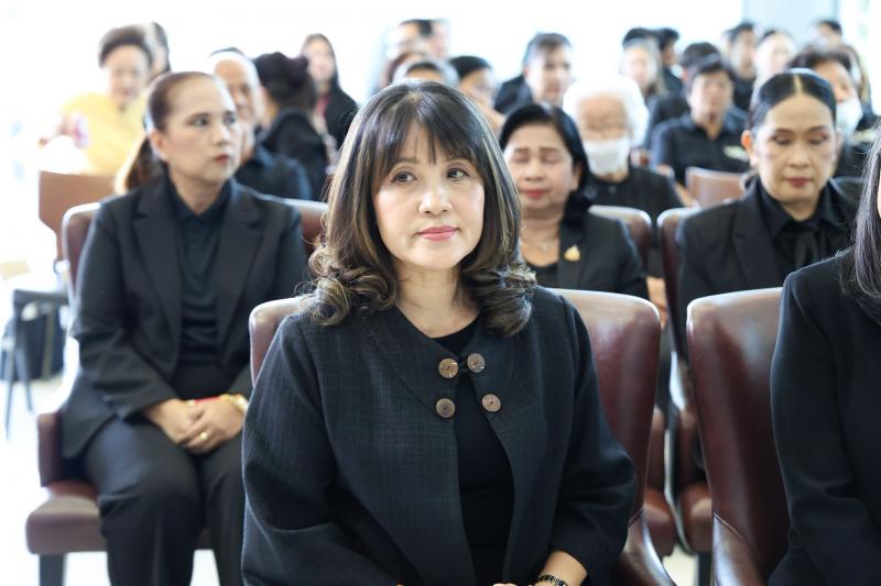 นางสาวชนก จันทาทอ�