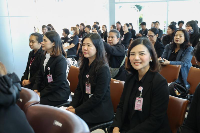 นางสาวชนก จันทาทอ�