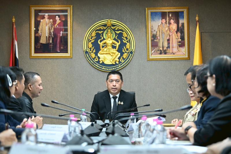 รมว.พม. ให้คณะกรรม�