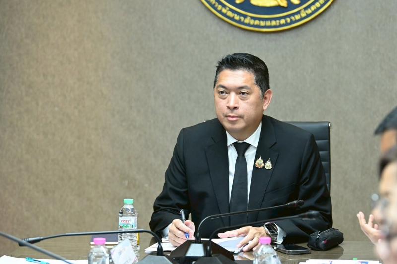 รมว.พม. ให้คณะกรรม�