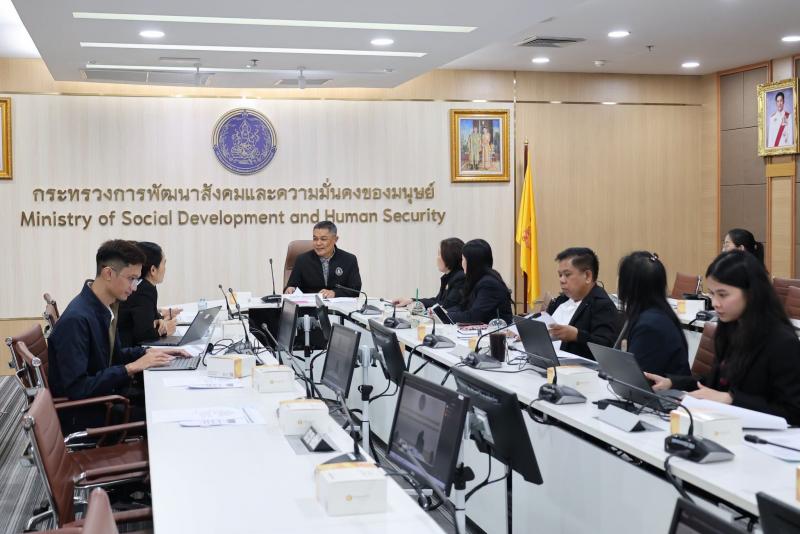 นายอภิชา เลิศพชรก�
