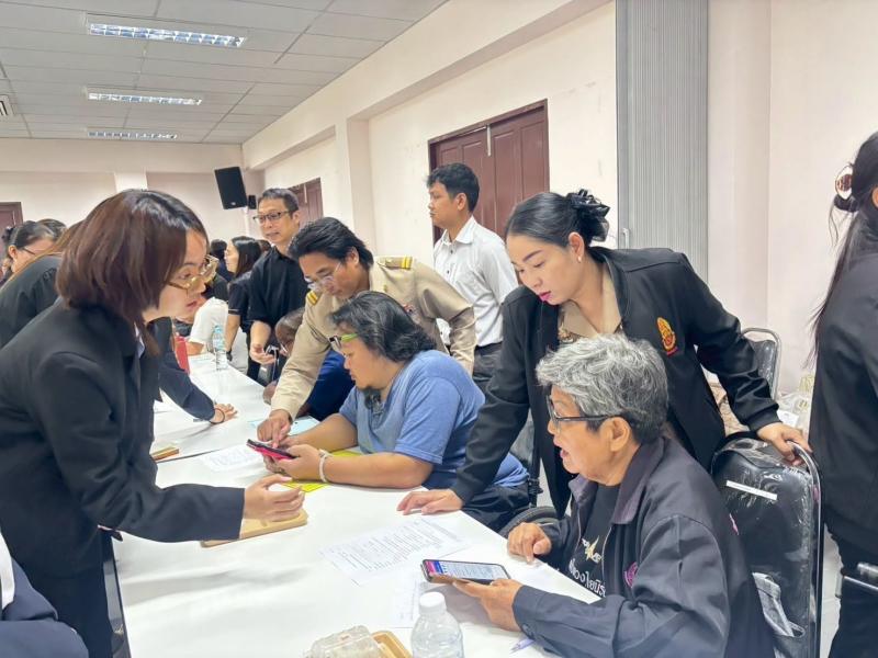 นางวาสนา ทองจันทร�