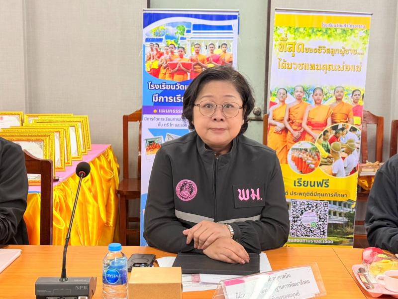 นางศิริลักษณ์ มีม�
