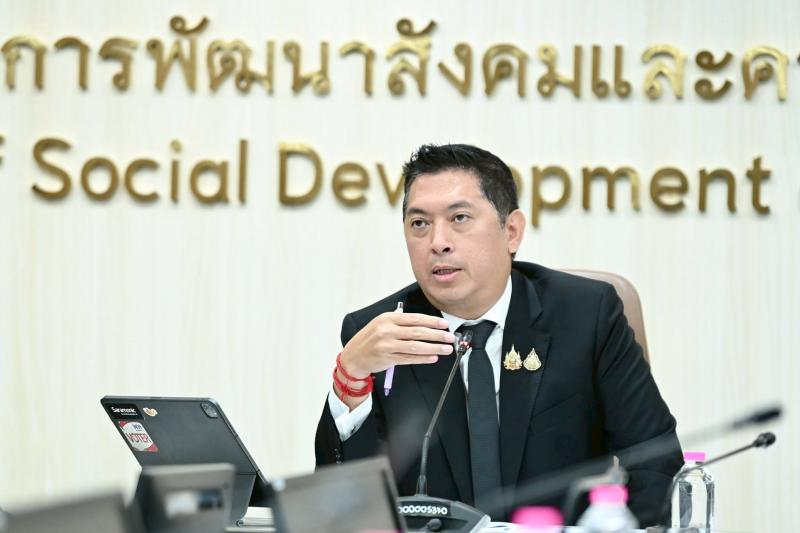 รมว.พม. เป็นประธาน�