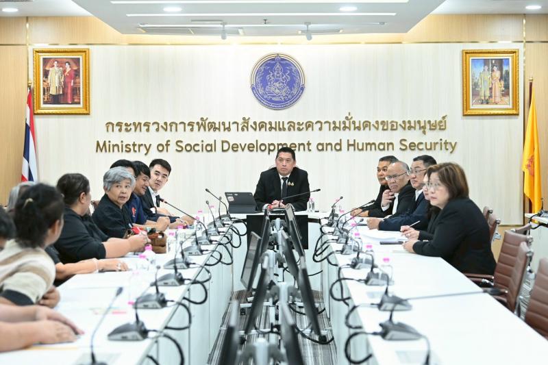 รมว.พม. เป็นประธาน�