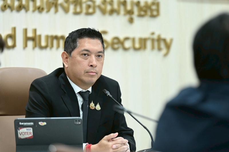 รมว.พม. เป็นประธาน�