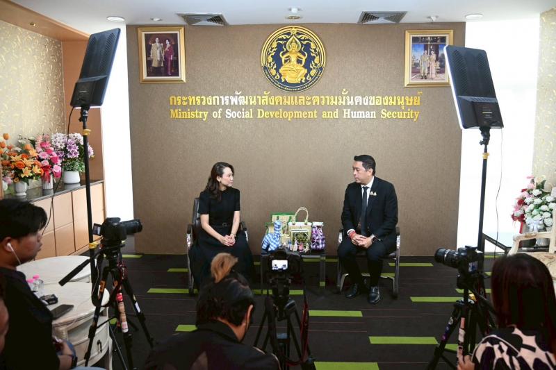 รมว.พม. ให้สัมภาษณ�