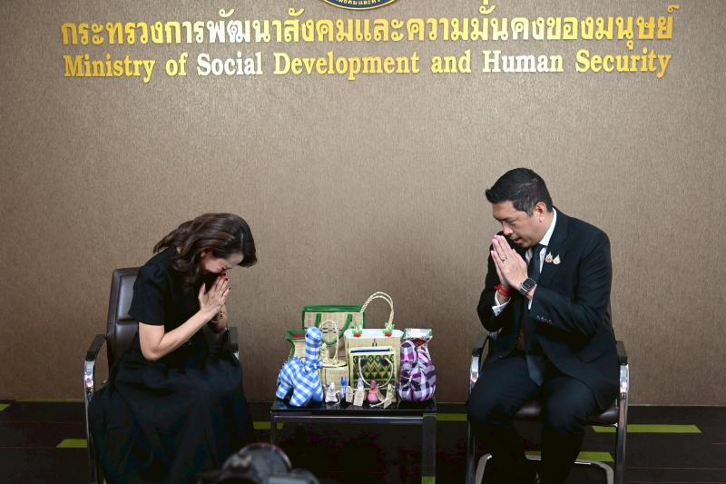 รมว.พม. ให้สัมภาษณ�