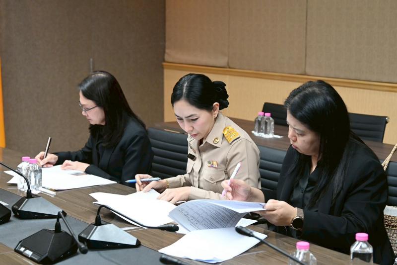 รมว.พม. ให้คณะกรรม�