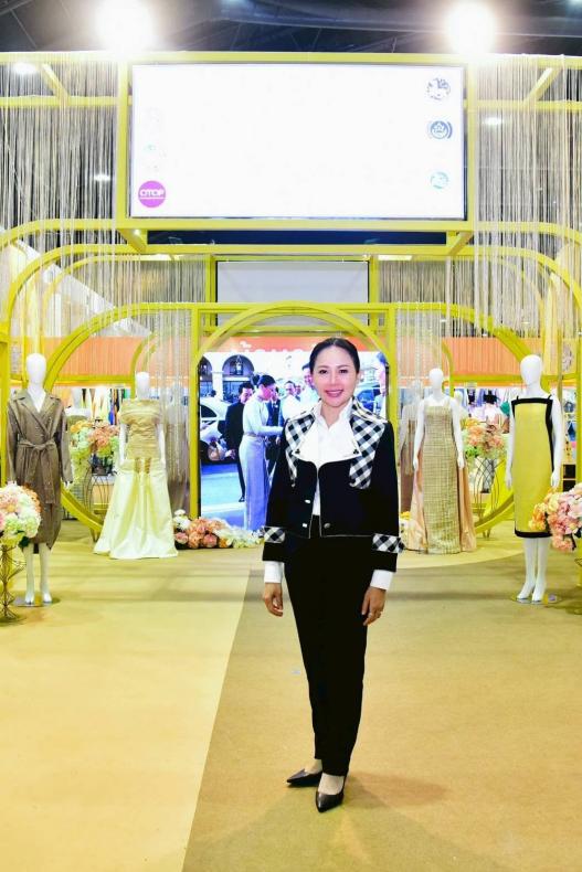 นางสาวชนก จันทาทอ�