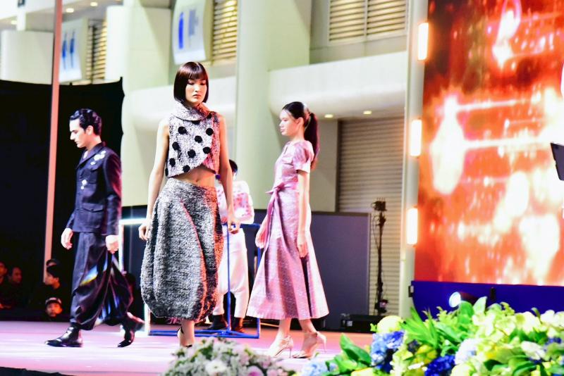 นางสาวชนก จันทาทอ�