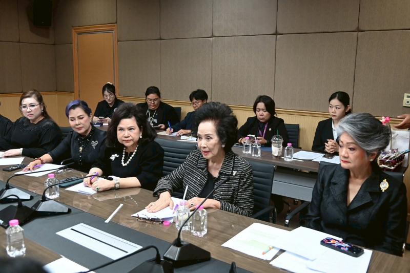 รมว.พม. ให้คณะกรรม�