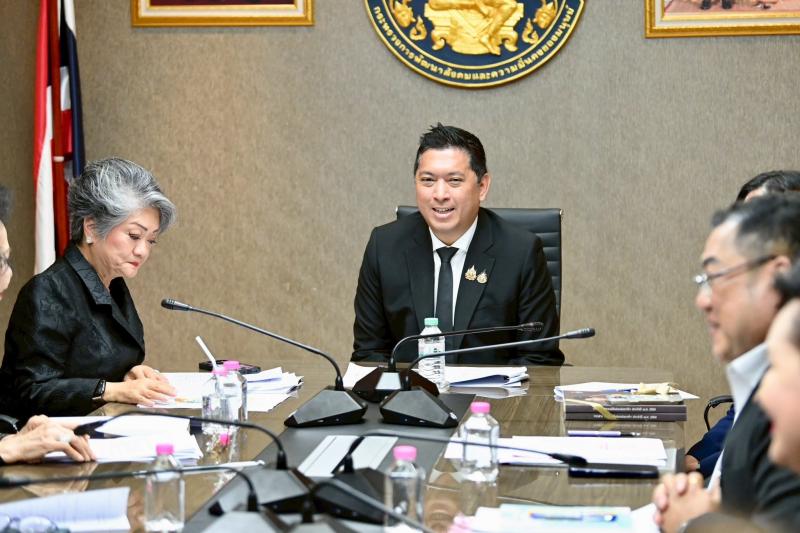 รมว.พม. ให้คณะกรรม�