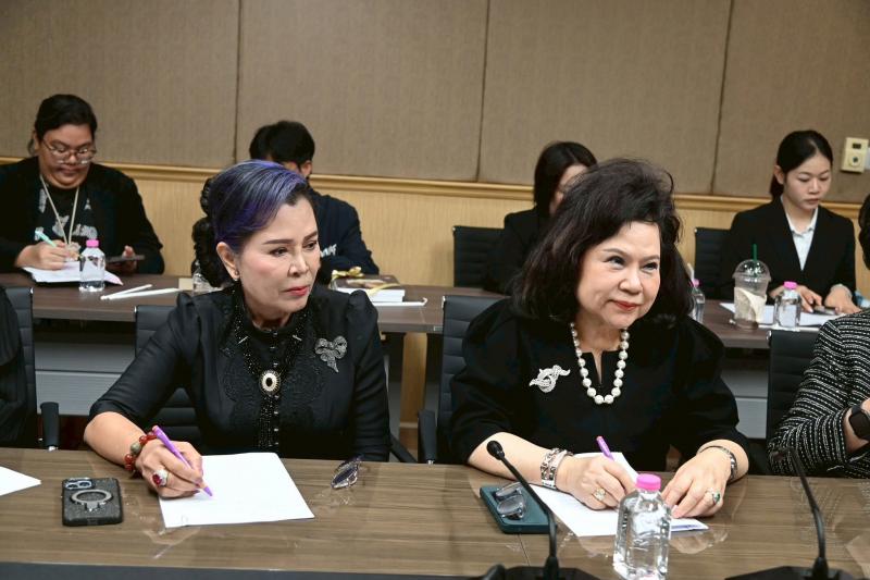 รมว.พม. ให้คณะกรรม�