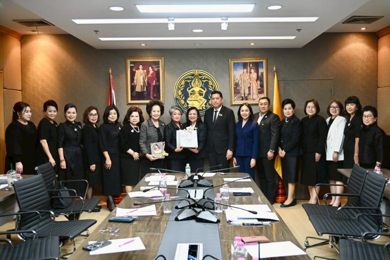 รมว.พม. ให้คณะกรรม�
